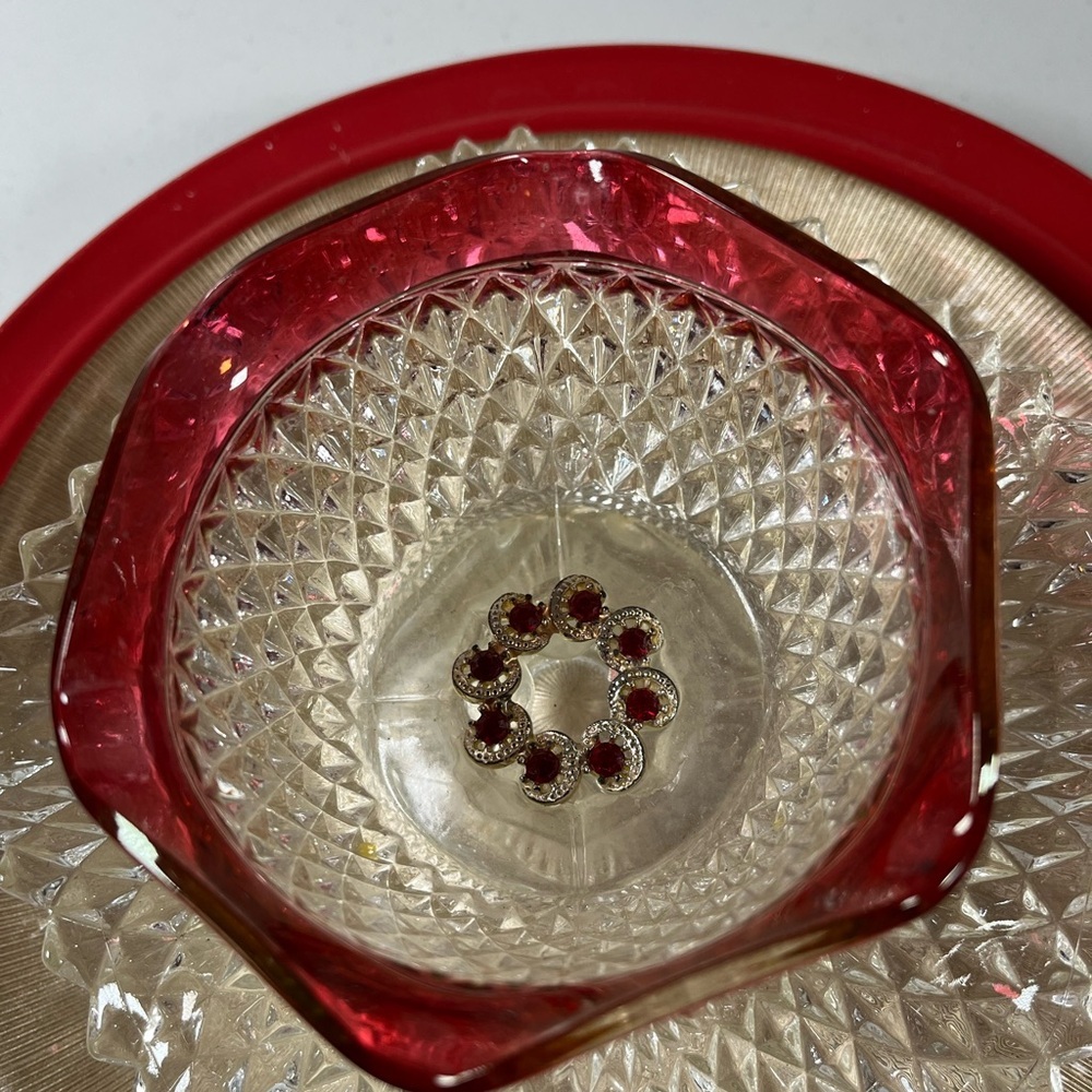 Glass Art Flower, 11 inches, red and Gold, Indiana Glass Diamond point glass - Picture 3 of 9